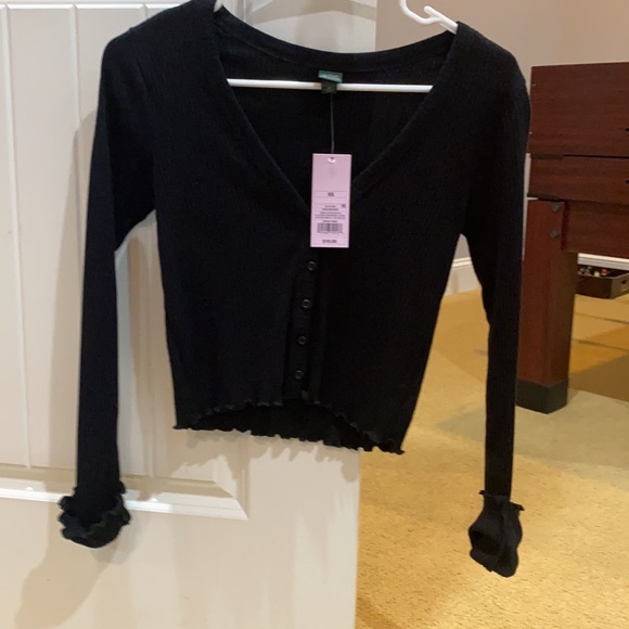 Women’s cropped top, black, XS, brand new with tags. - Picture 2 of 2